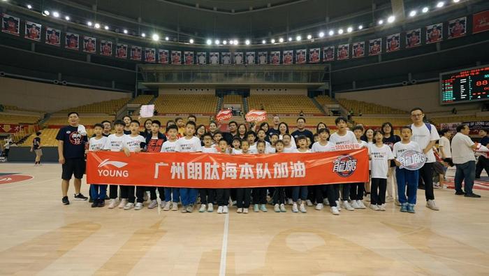 李寧最新活動,李寧最新活動，運動場上的溫情故事