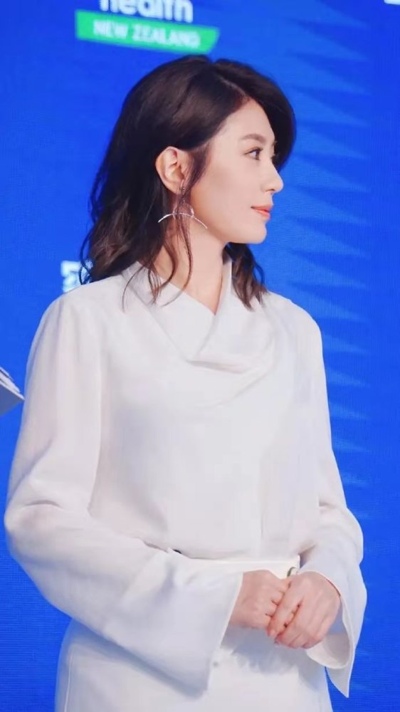 賈靜雯最新發(fā)型圖片，時(shí)尚變遷與個(gè)人觀點(diǎn)解析