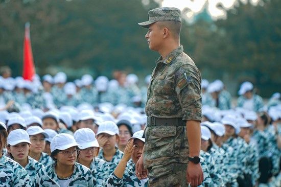 最新軍旅歌曲2024，軍歌嘹亮，情義永恒