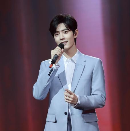 肖戰(zhàn)最新應(yīng)援點(diǎn)亮科技之光，新品璀璨，生活因你而精彩