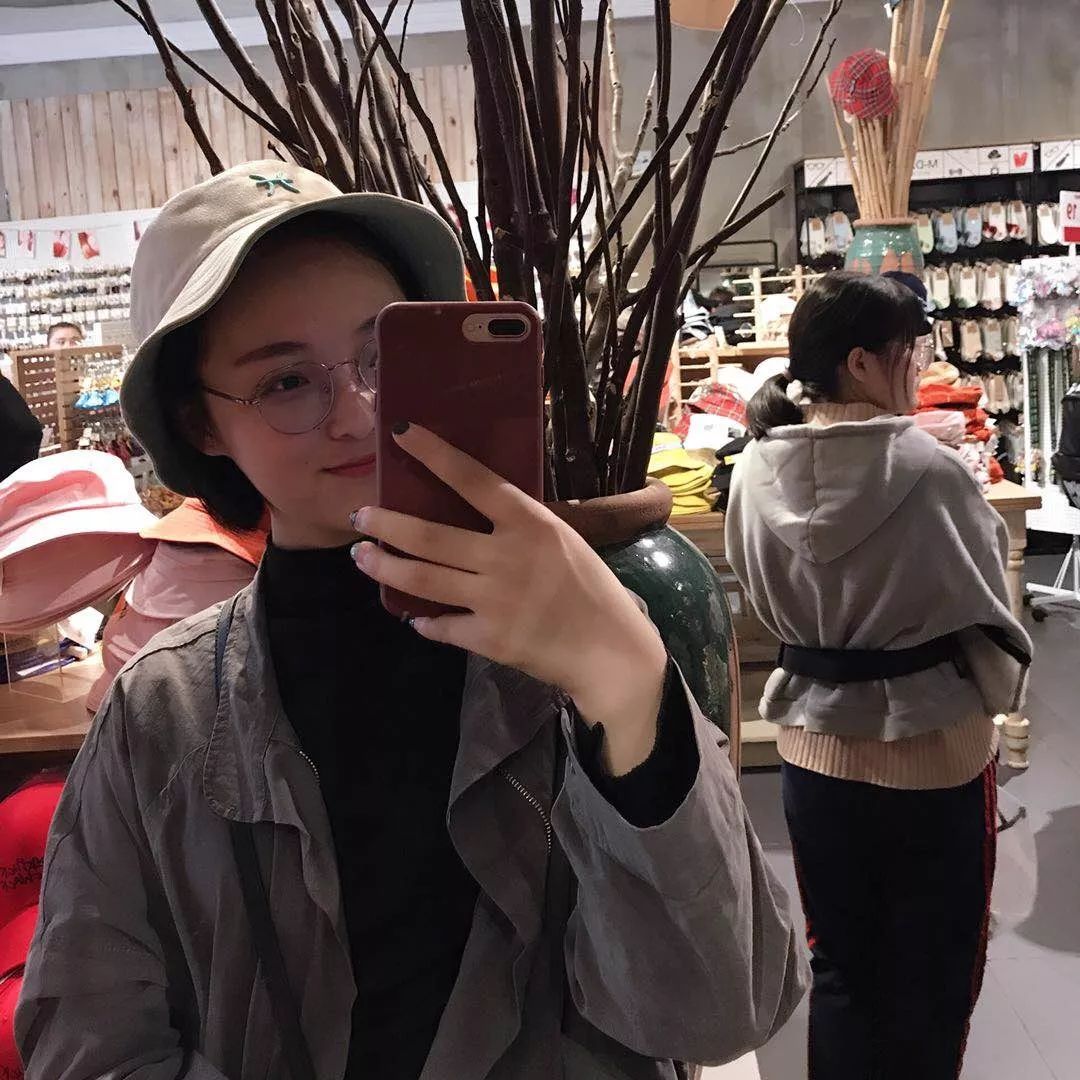 賀微演員，演藝之路的璀璨之星