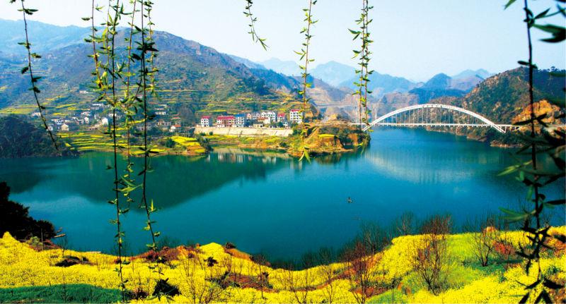 現(xiàn)代洋樓風(fēng)采下的獨特小店探索