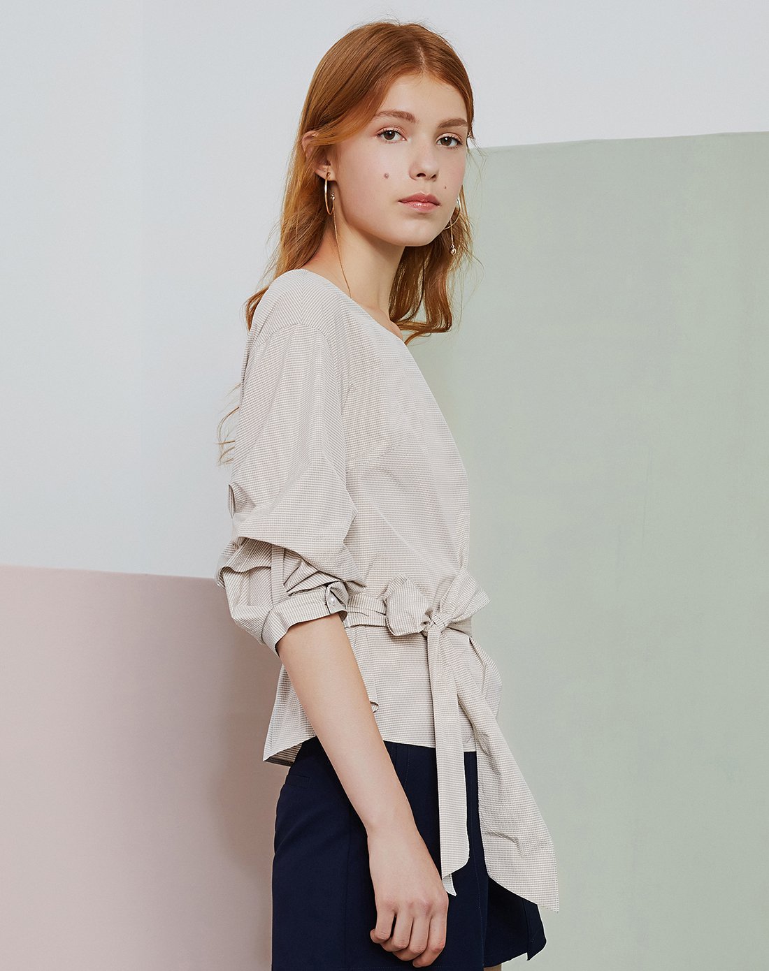 紅袖新款服飾，時尚自信之源，引領(lǐng)風尚變化之路