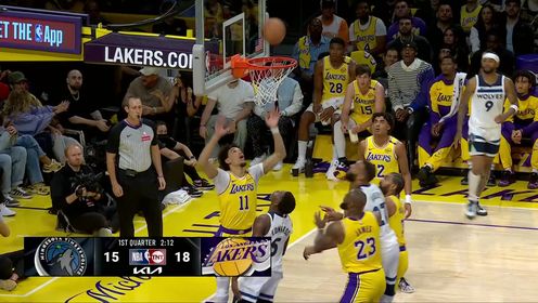 詹姆斯首場比賽錄像回放，變化、自信與成就感的啟示之旅