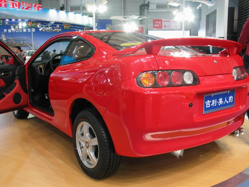 吉利美人豹新款上市，小巷中的隱藏特色小店亮相