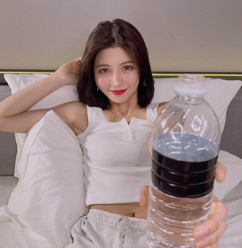 演員李潼，炸裂演技與魅力閃耀小紅書之星