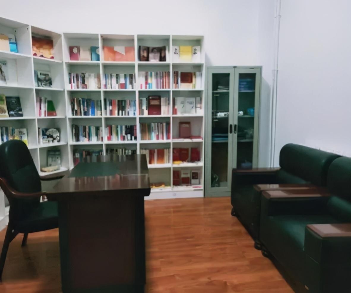 時(shí)代進(jìn)步與農(nóng)業(yè)創(chuàng)新，2016年新款花椒收割機(jī)亮相