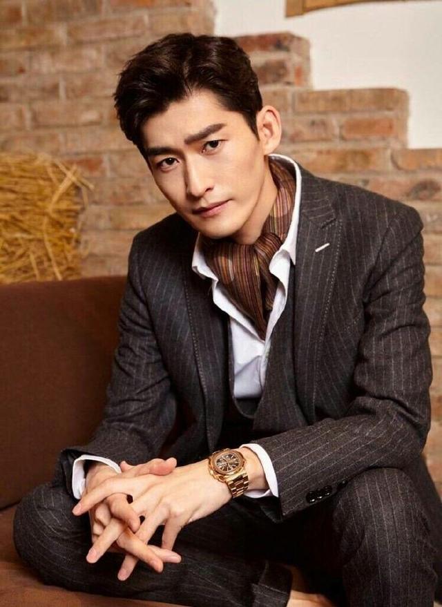 霸道總裁明星與巷中小店的獨特故事