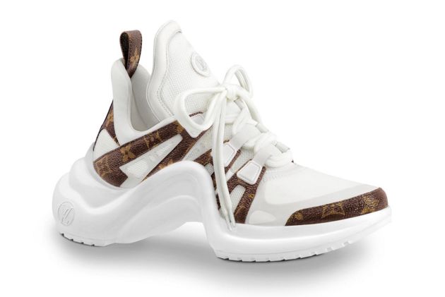 最新款LV女鞋登場(chǎng)，時(shí)尚巔峰之作閃耀亮相