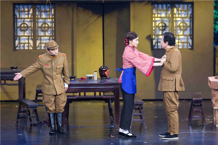 最新喜劇小品，家的溫馨與陪伴之夜色笑語時(shí)刻