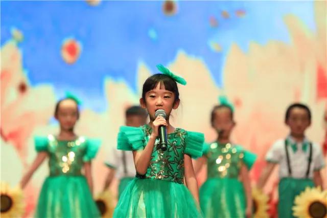 尹小艷演繹的云南山歌新篇章，自信與成就的力量展現(xiàn)學習變遷之路