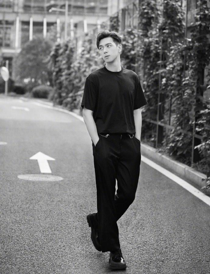 最新外劇盤點(diǎn)，勵(lì)志之旅啟程，展現(xiàn)變化中的自信與成就感！