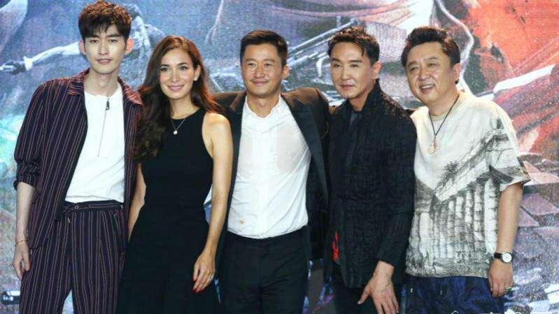 戰(zhàn)狼票房刷新高峰，電影院里的熱血時(shí)刻