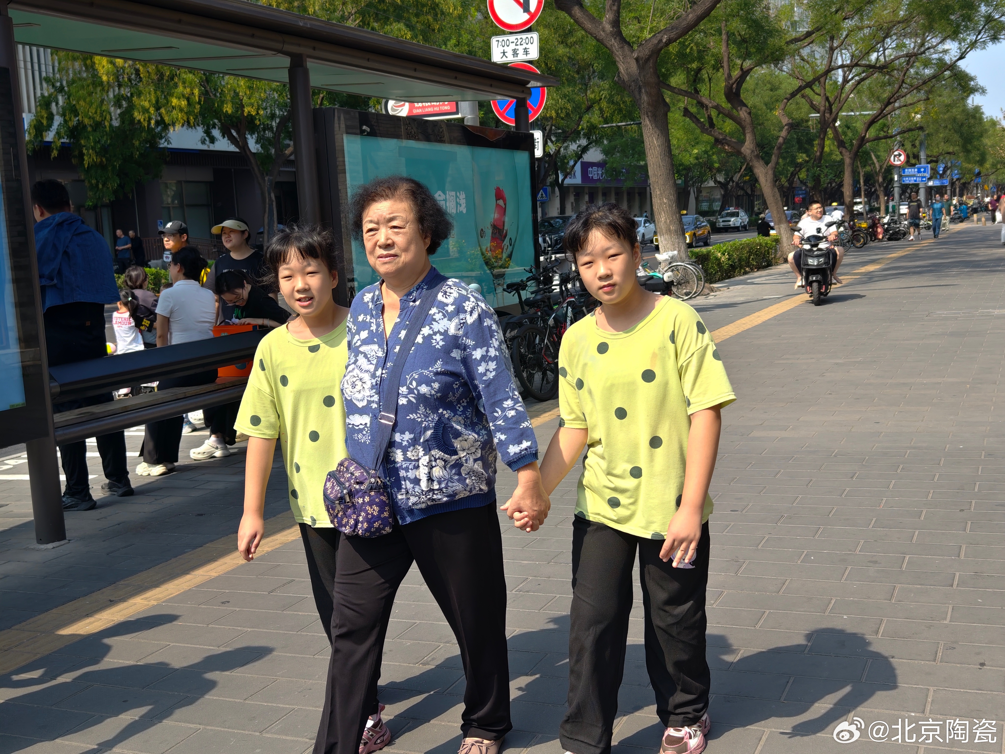 北京大媽探秘小巷深處的特色小店，最新短視頻來襲！