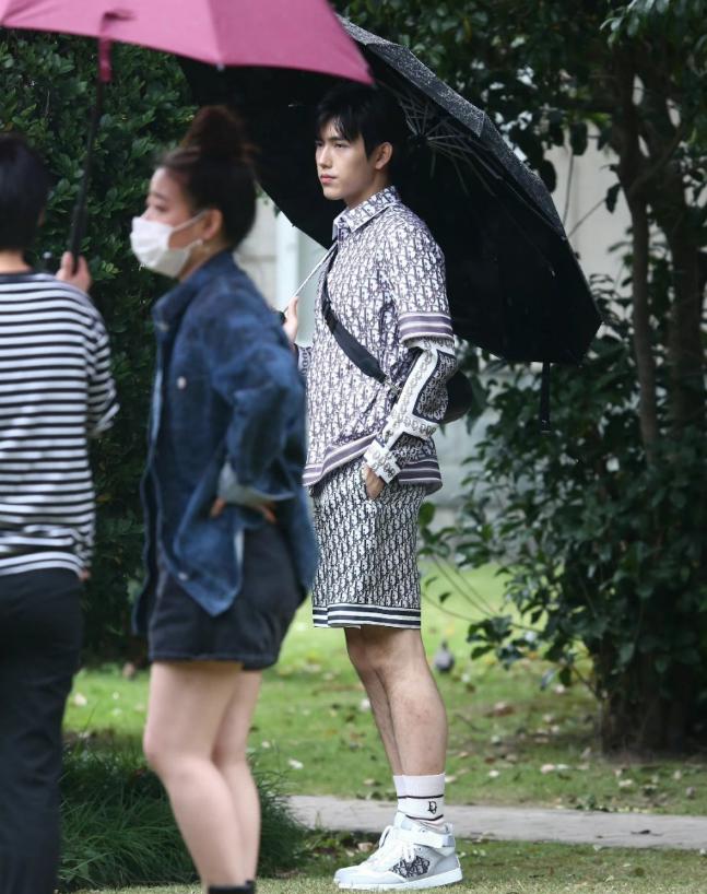 突嘴明星的獨特魅力，面部特征塑造個人風采