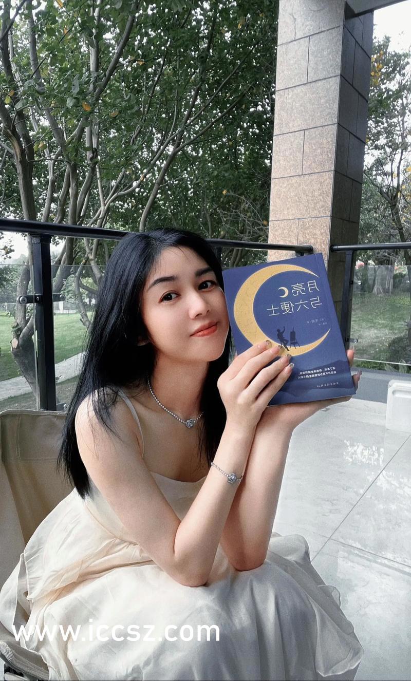 科技與藝術(shù)交融，動(dòng)漫美女脫光衣服的全新體驗(yàn)