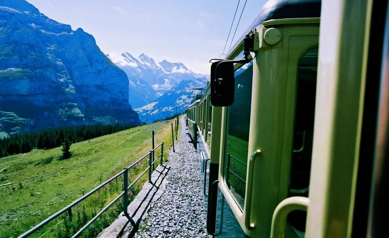 成都至哈爾濱機(jī)票價(jià)格查詢，時(shí)空之旅的飛行軌跡