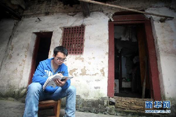 寒門才子新篇章，逆風(fēng)翱翔，勵(lì)志傳奇的書寫