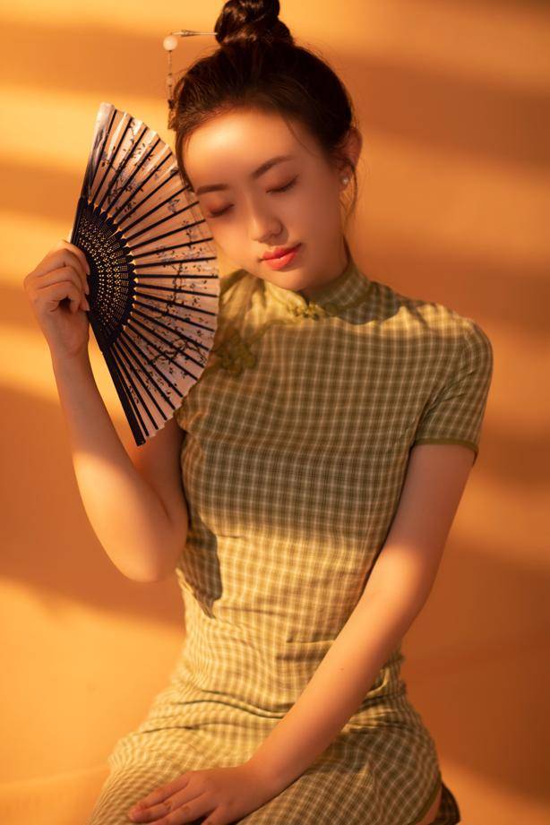 女演員古箏，與自然美景的邂逅，探尋內心平和之聲