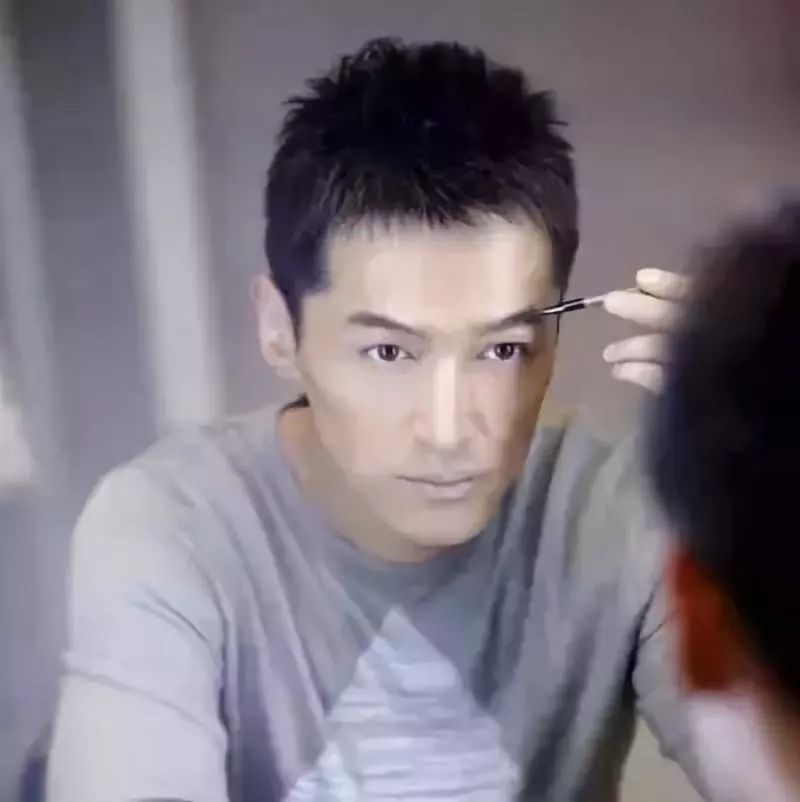 男明星與同性戀話題，理解與尊重的步驟指南