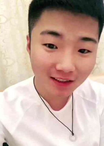 白小白最新時尚活力照片曝光，捕捉魅力瞬間