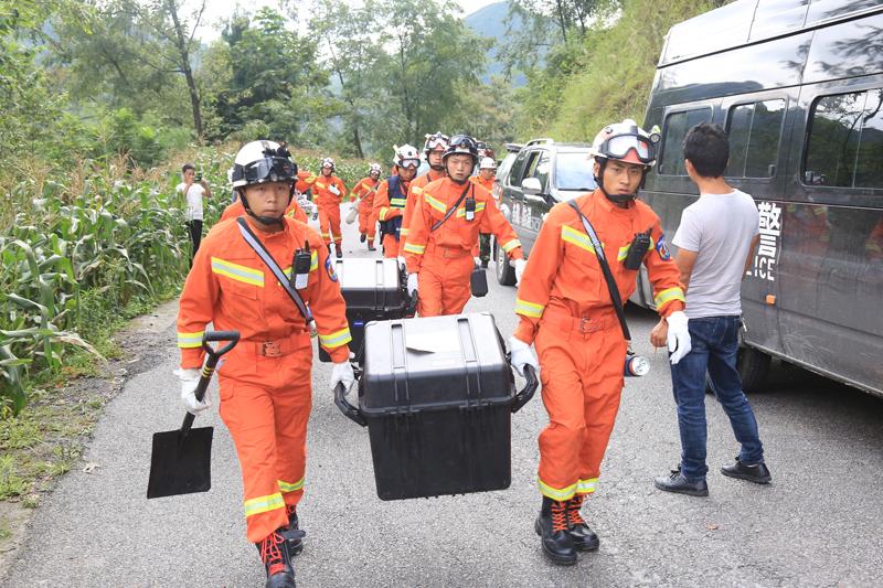 納雍山體滑坡最新消息，探秘滑坡背后神秘角落的小巷特色小店