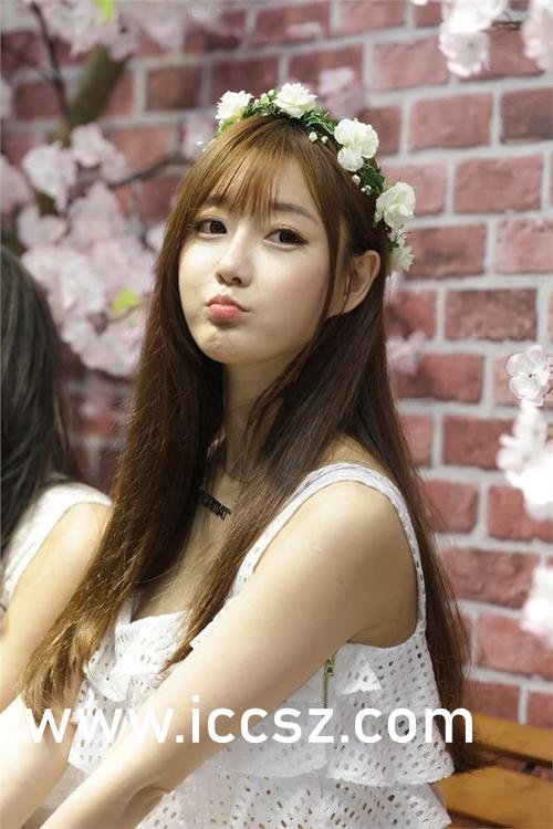 探索時(shí)尚界的璀璨新星，Jenny佳妮的最新動(dòng)態(tài)與風(fēng)采