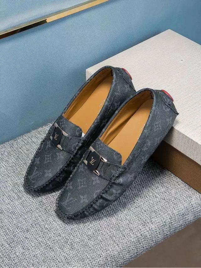 LV最新男鞋，時(shí)尚之選，情感之絆