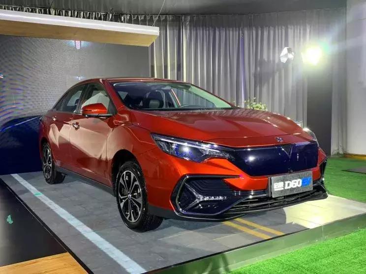 WEY最新款，駕馭變化，自信啟程未來