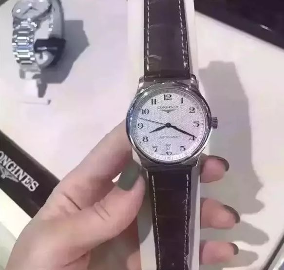 最新款浪琴，時(shí)尚與工藝的完美融合