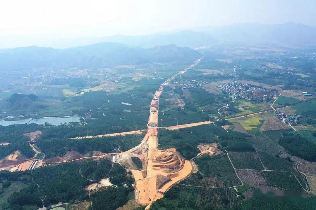 武鳴最新航拍，城市新貌的窺探與觀點(diǎn)闡述