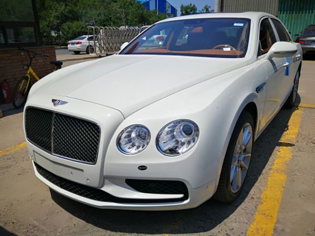 最新款賓利，奢華與科技的完美融合