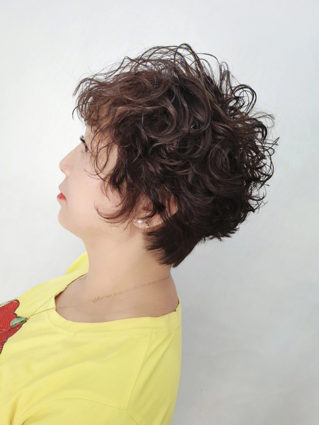 最新短發(fā)燙發(fā)造型，時尚界的火熱焦點！