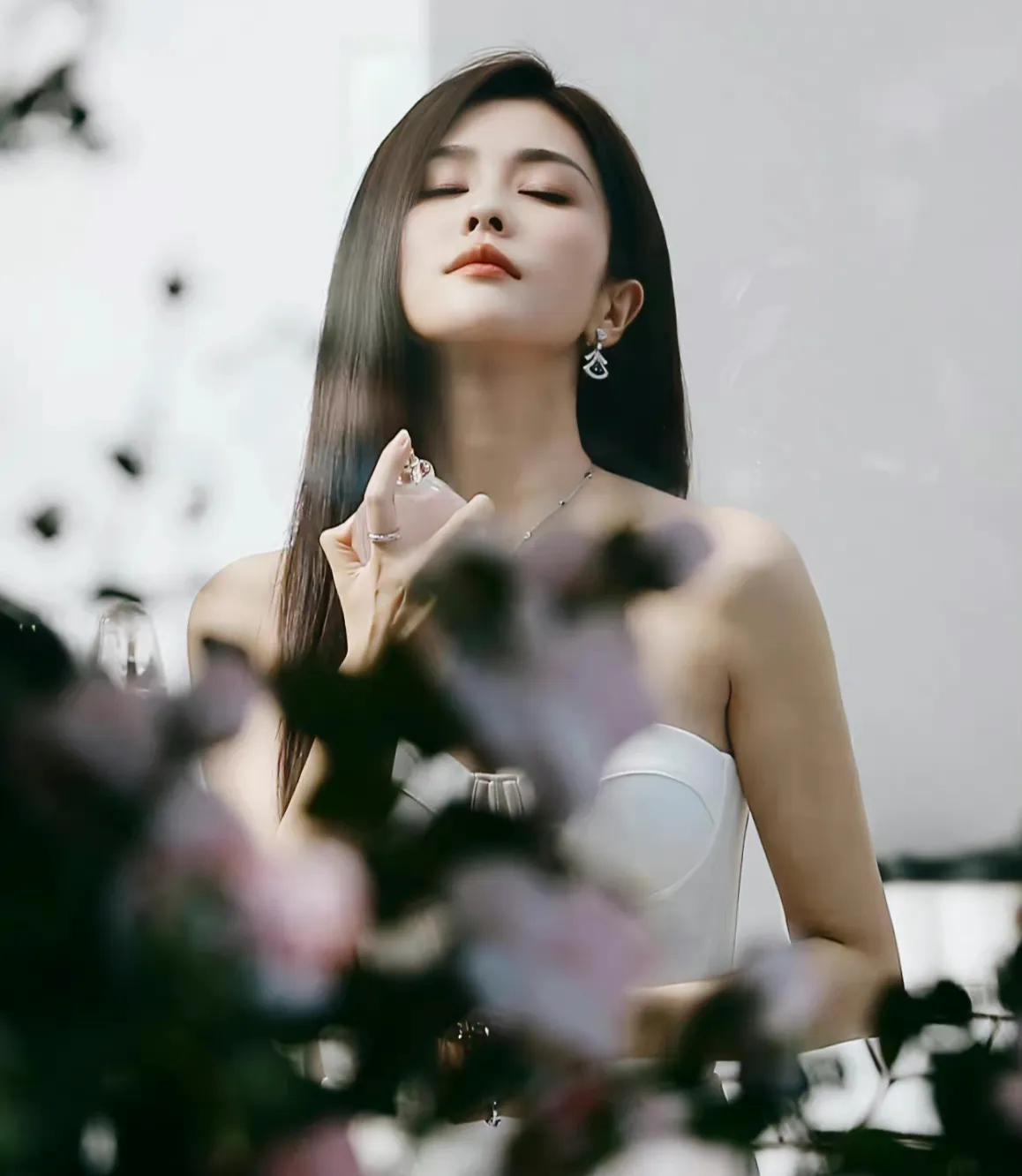 劉雯最新壁紙，時尚魅力的完美展現