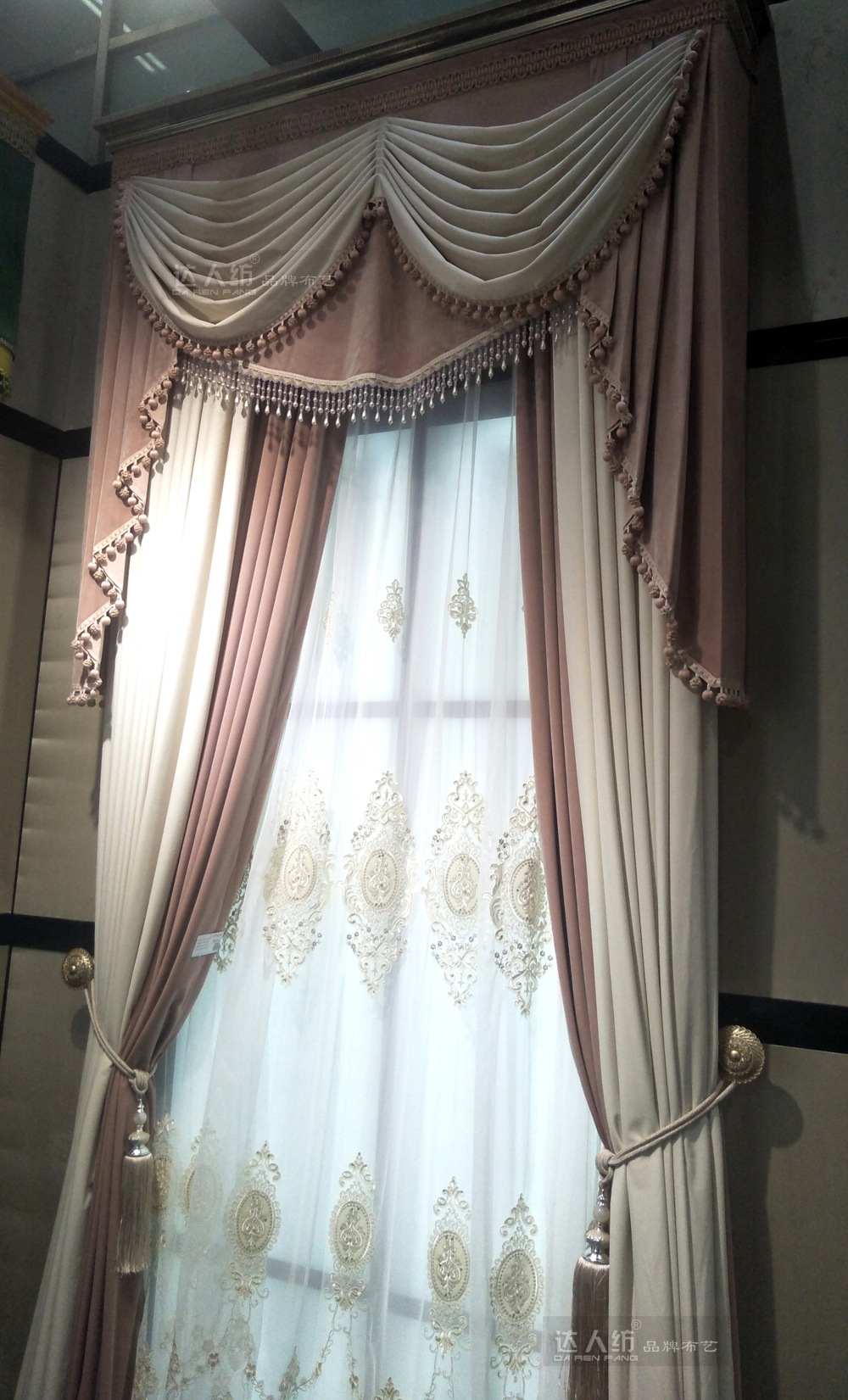 最新窗?？钍綀D片，時尚與歷史的完美交融