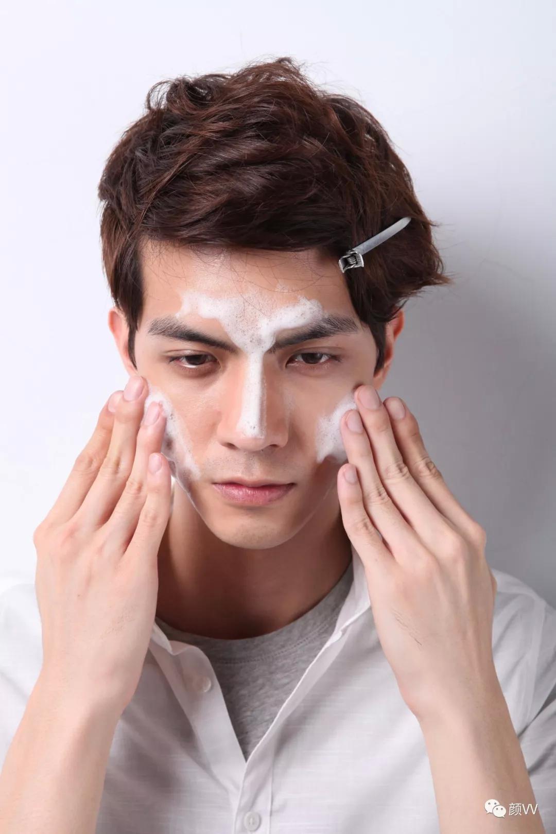 護(hù)膚男士重塑自信，擁抱改變與成就感的旅程