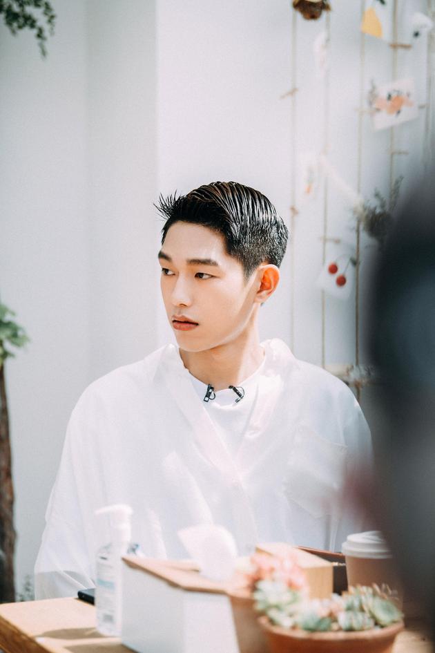 王鏘，時(shí)尚潮流的引領(lǐng)者最新動(dòng)態(tài)