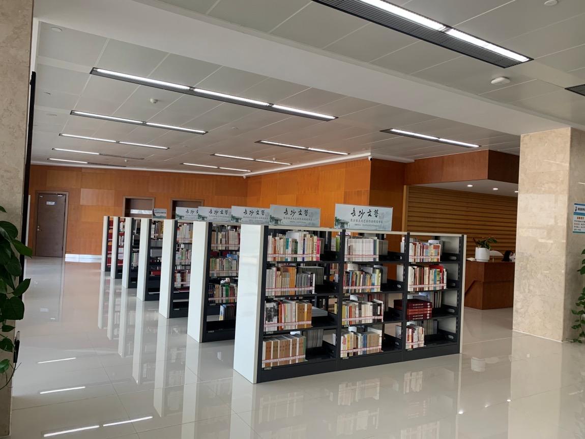 何頓最新作品，引領你進入獨特的文學之旅